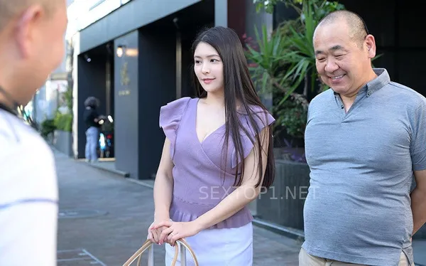 Thấy bà xã của nhân viên đẹp quá, quản lý lại có sở thích chịch cô vợ người khác nên đã…