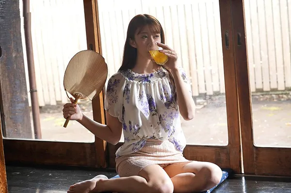 Mùa hè buồn chán ở quê xxx bà xã hàng xóm thiếu thốn vì lấy gã chồng già