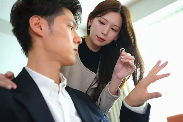 Cô vợ đi giã ngoại, chồng yêu ở nhà bị nhỏ em gạ phang không trượt phát nào