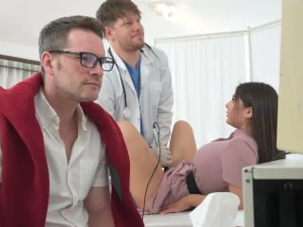 Dẫn vợ đi khám bệnh nhưng bác sĩ khám kĩ quá